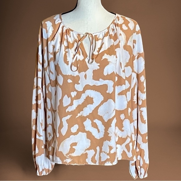 Elizabeth and James Carmel and White Long Sleeve Billowy Blouse Size Medium - Picture 1 of 10
